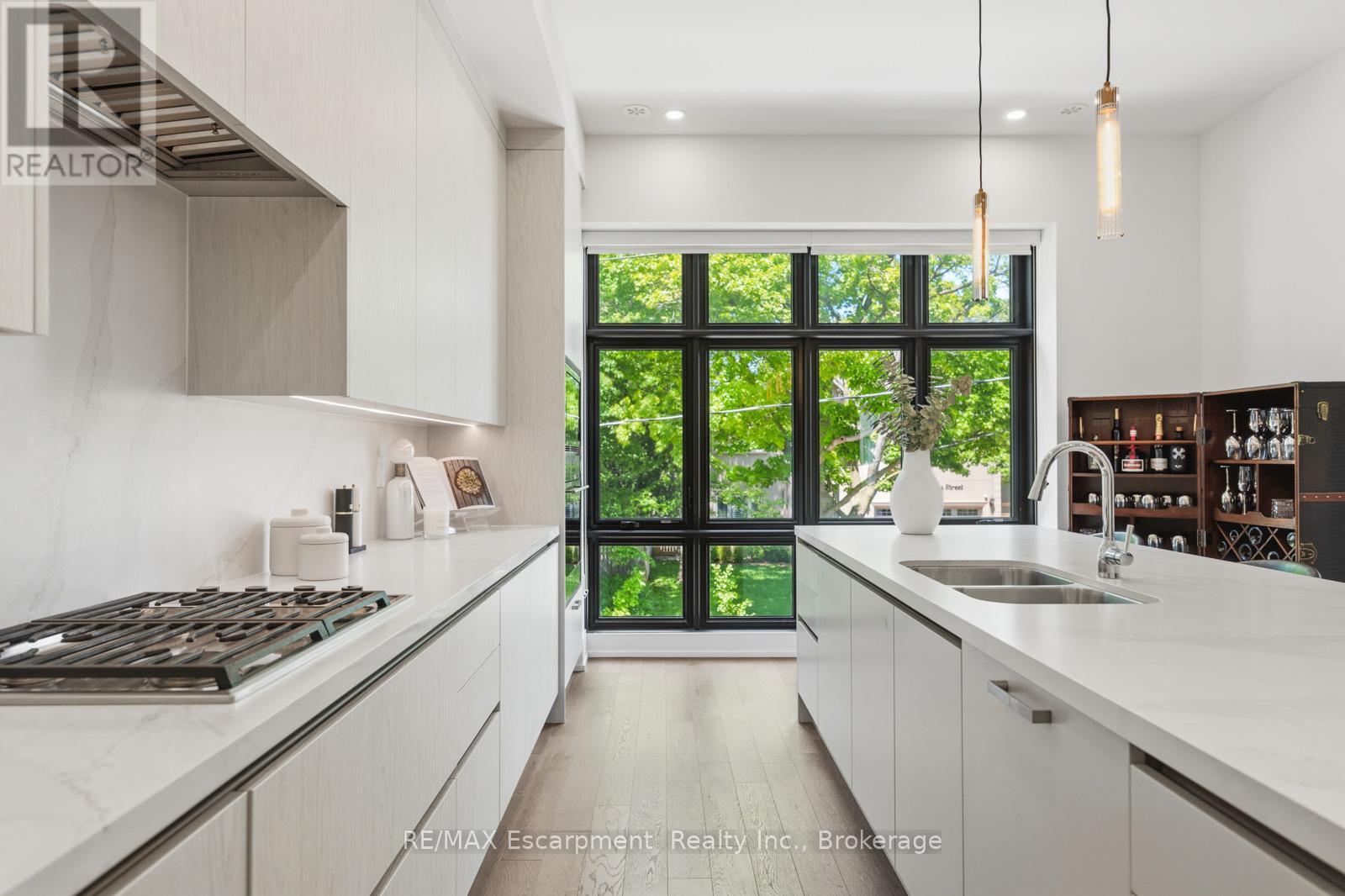2280 Sovereign Street, Oakville (Br Bronte), ON