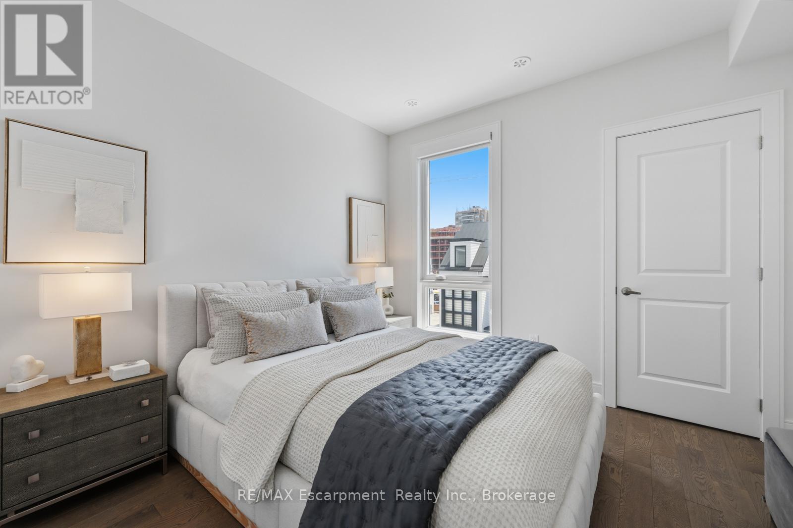 2280 Sovereign Street, Oakville (Br Bronte), ON