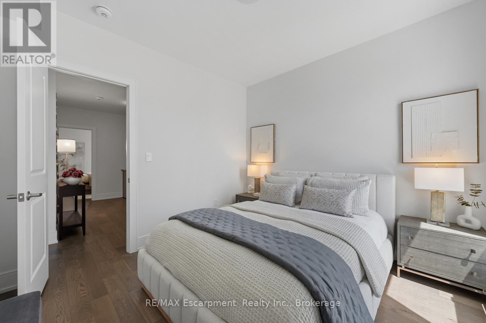 2280 Sovereign Street, Oakville (Br Bronte), ON
