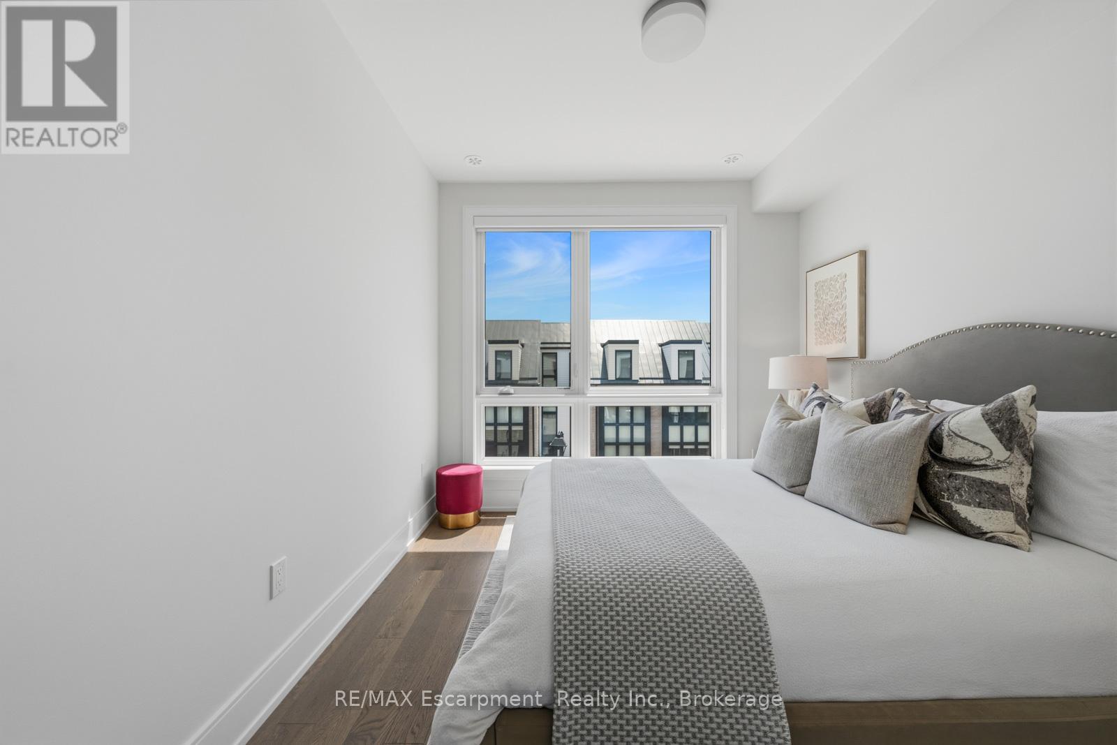 2280 Sovereign Street, Oakville (Br Bronte), ON