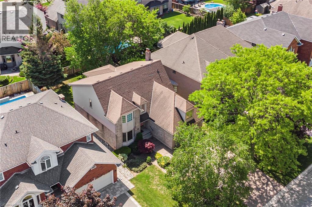 Two-story residential architecture featuring a stone and stucco façade, prominent bay window, and gabled rooflines - 85 Citation Crescent, Ancaster, ON