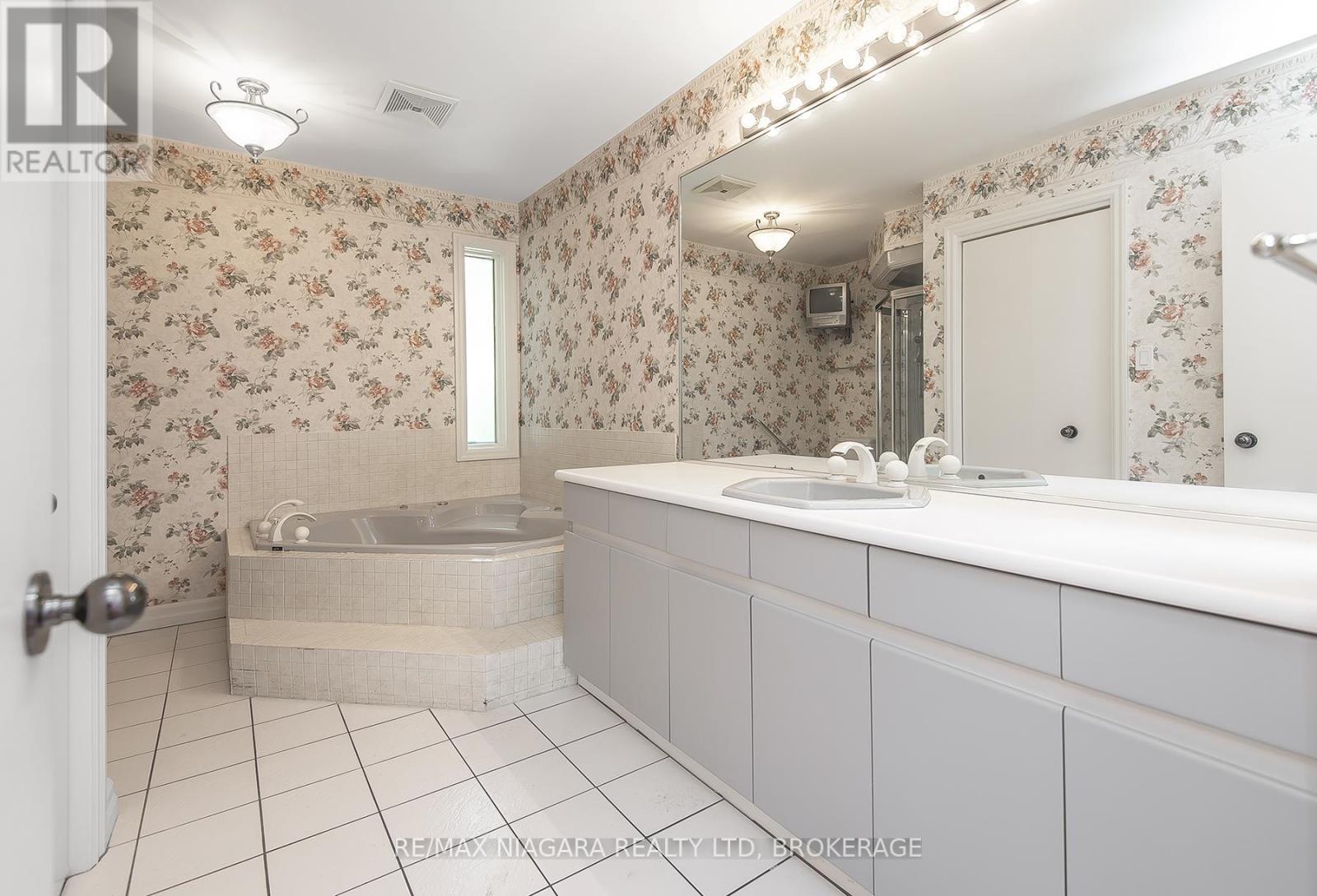 6254 Gore Street, Niagara Falls (Stamford), ON