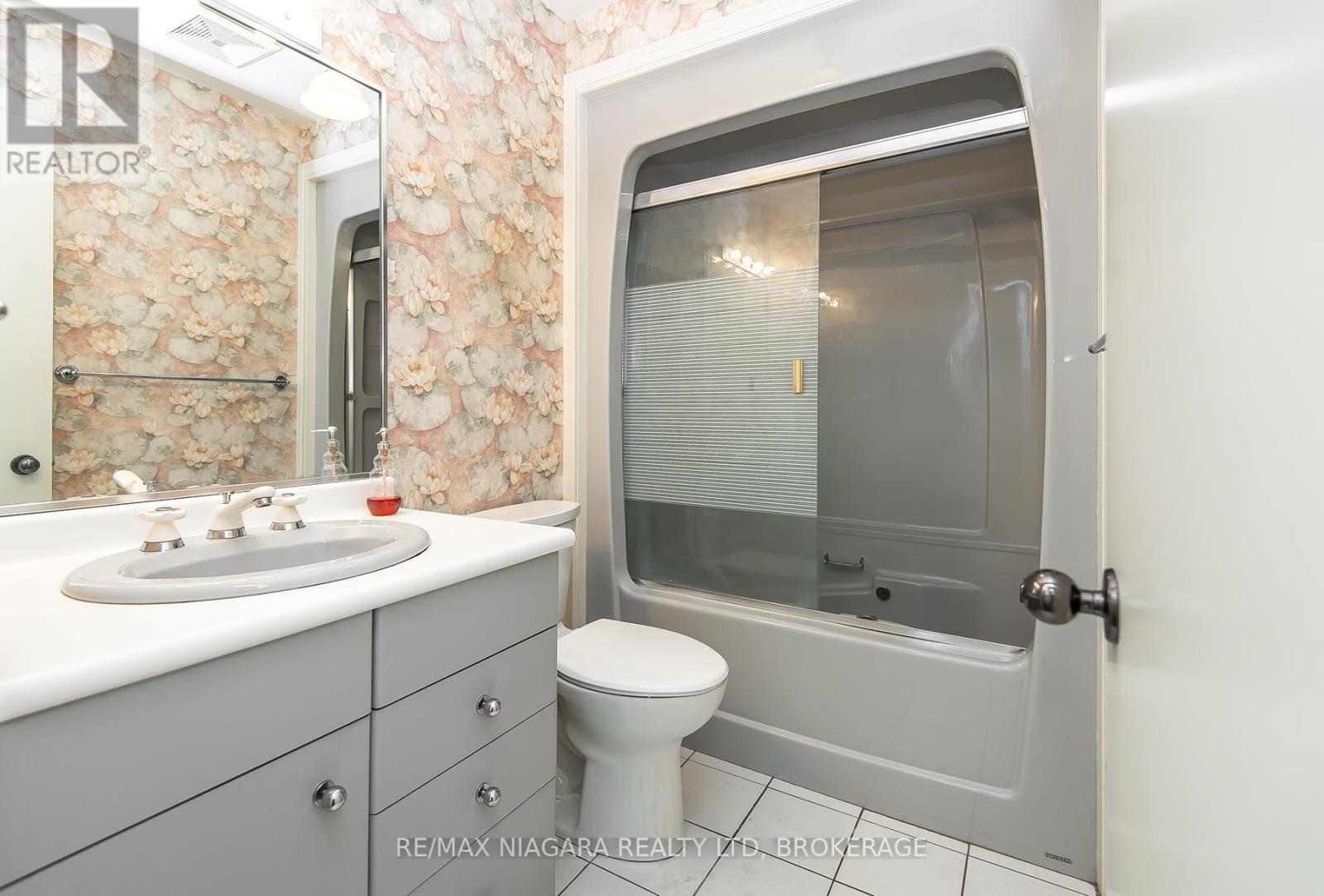 6254 Gore Street, Niagara Falls (Stamford), ON