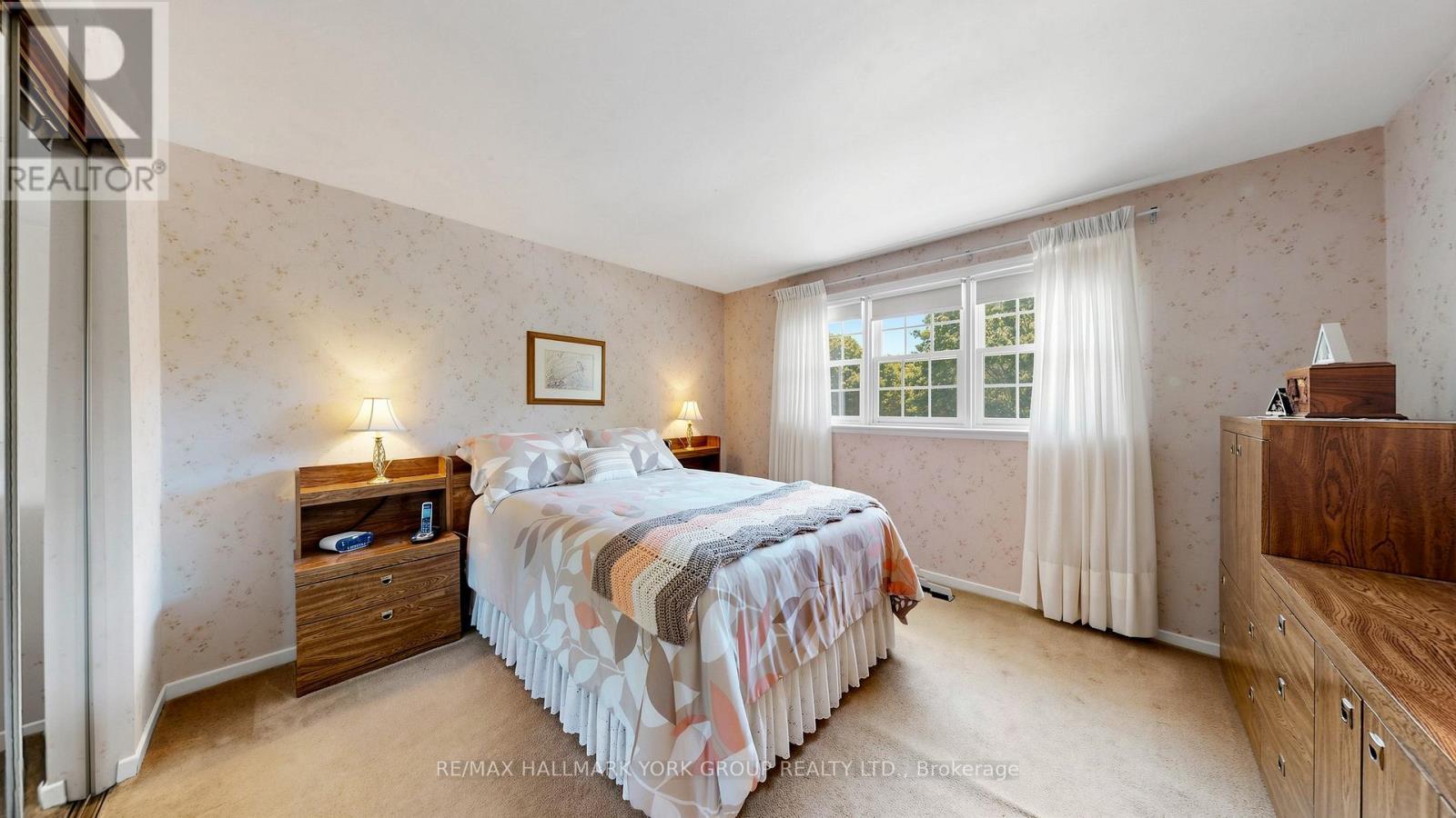 24 Devins Drive, Aurora, ON