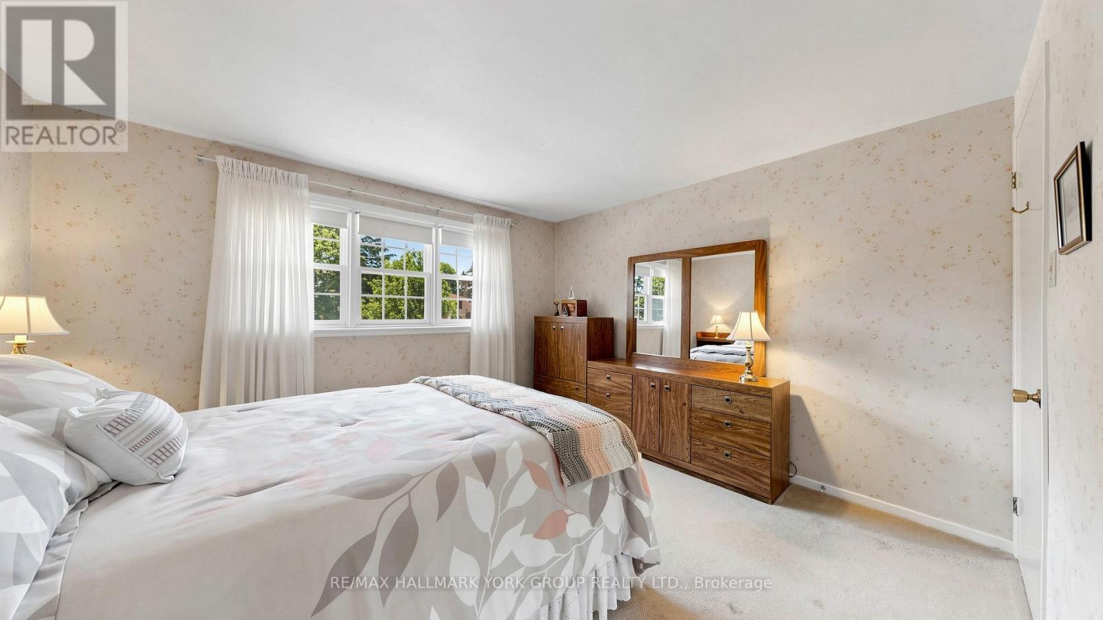 24 Devins Drive, Aurora, ON
