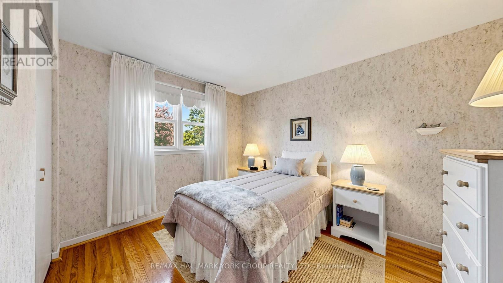 24 Devins Drive, Aurora, ON