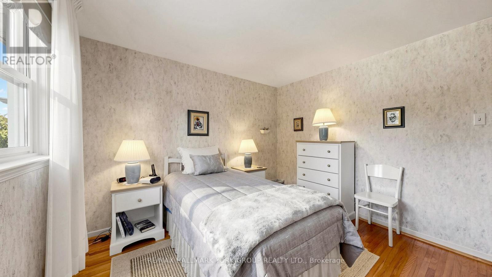 24 Devins Drive, Aurora, ON