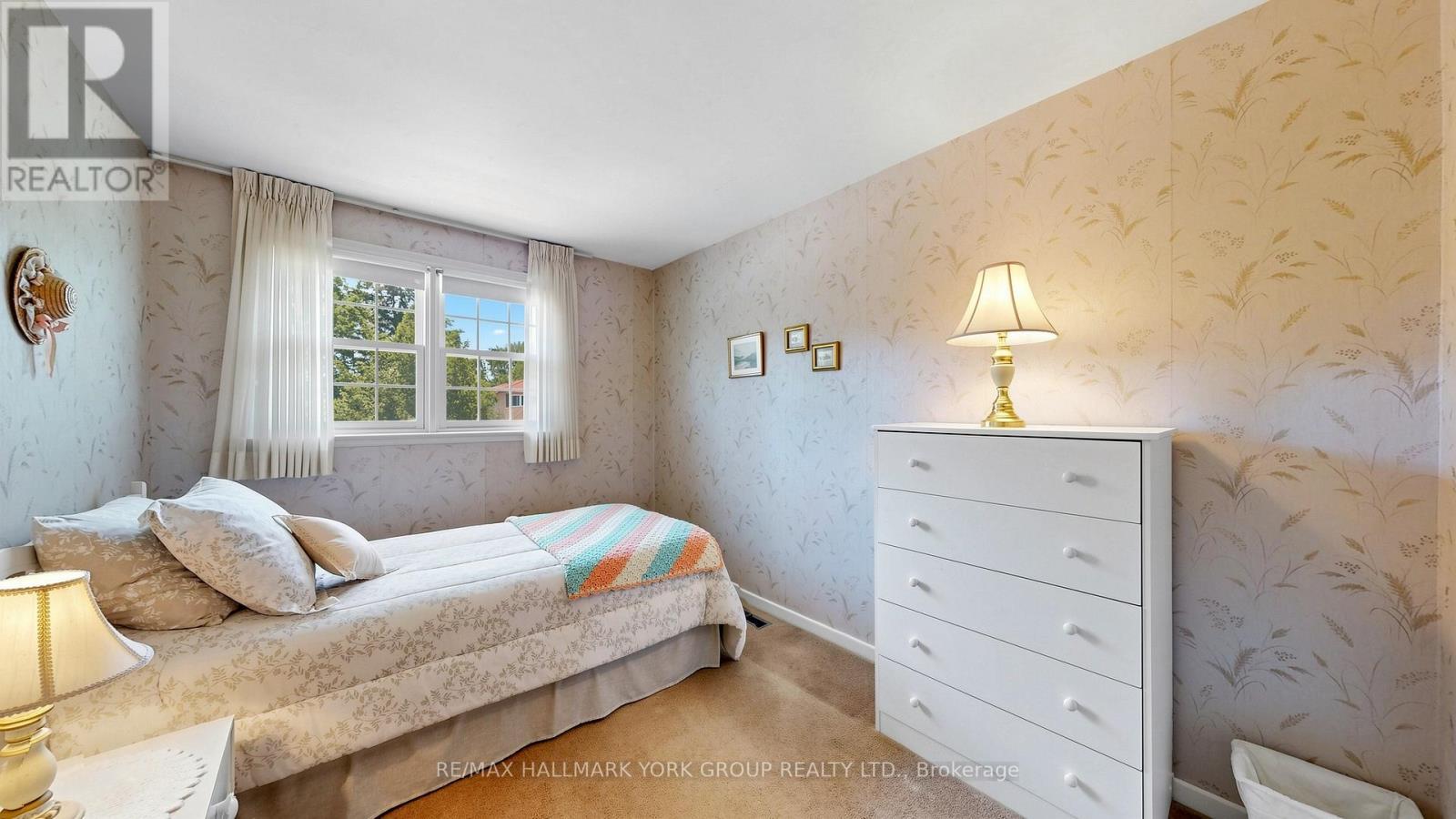 24 Devins Drive, Aurora, ON