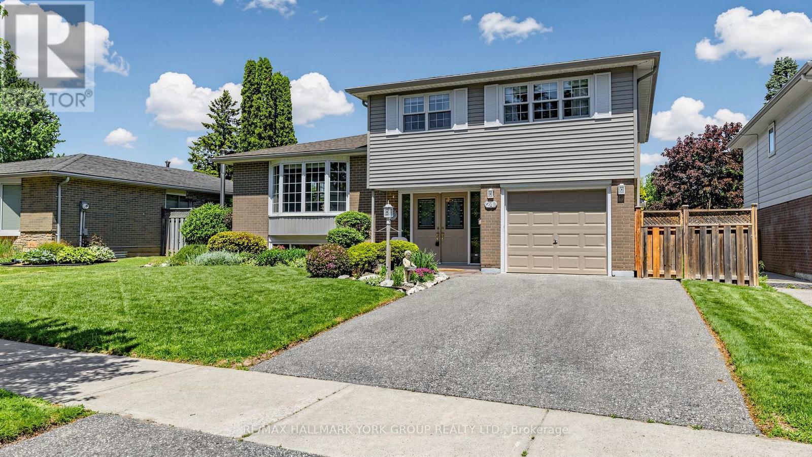 24 Devins Drive, Aurora, ON