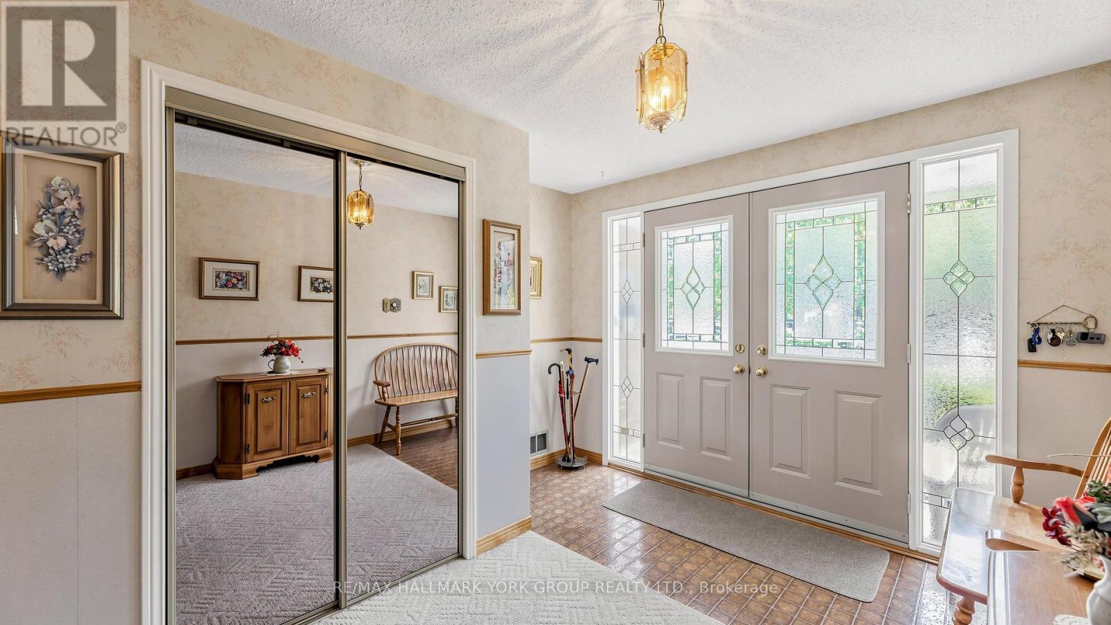 24 Devins Drive, Aurora, ON