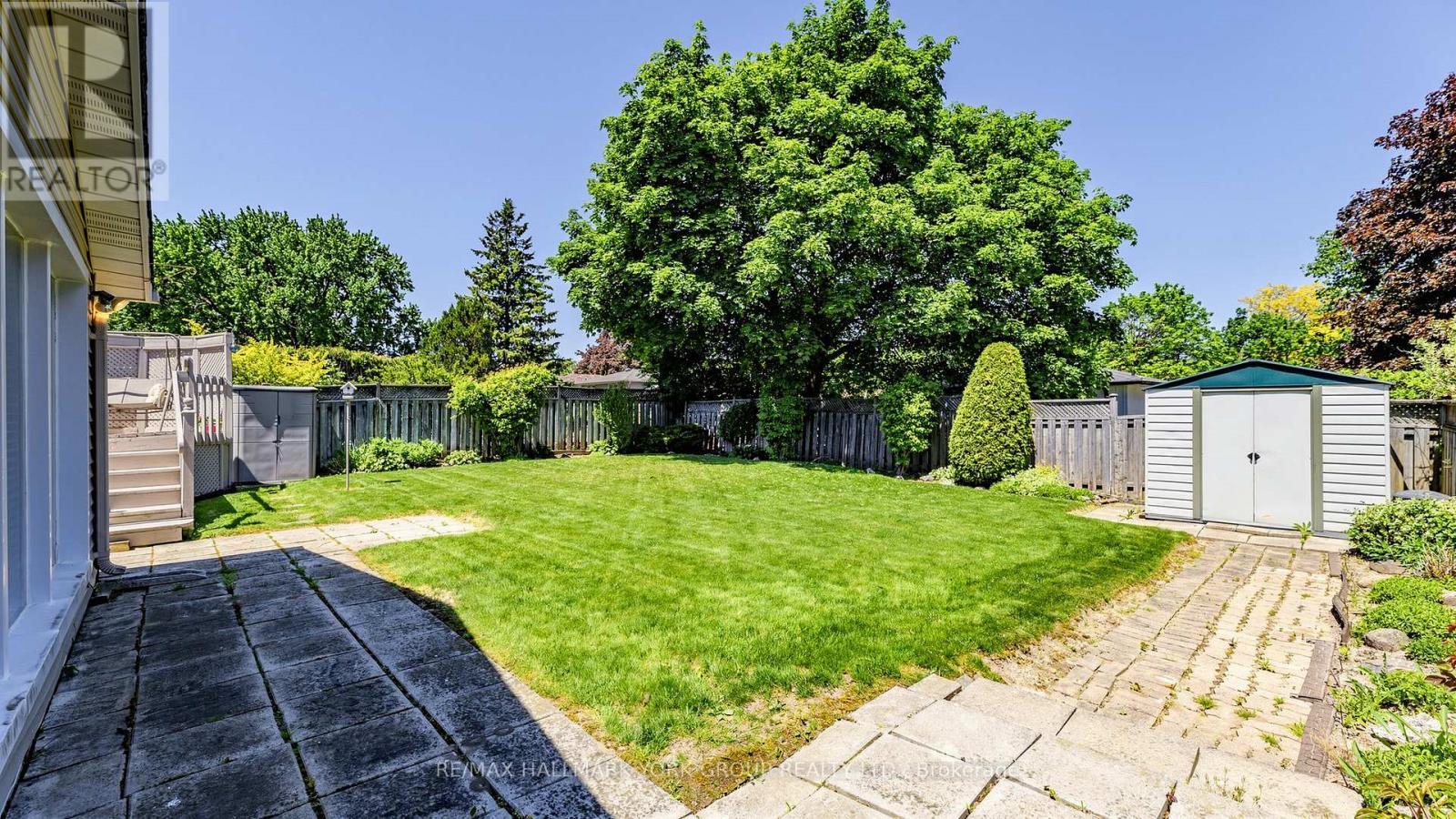 24 Devins Drive, Aurora, ON