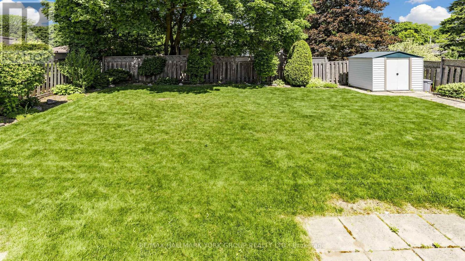 24 Devins Drive, Aurora, ON