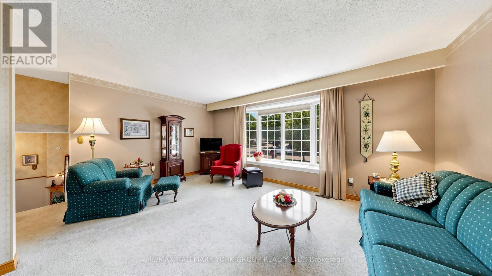 24 Devins Drive, Aurora, ON