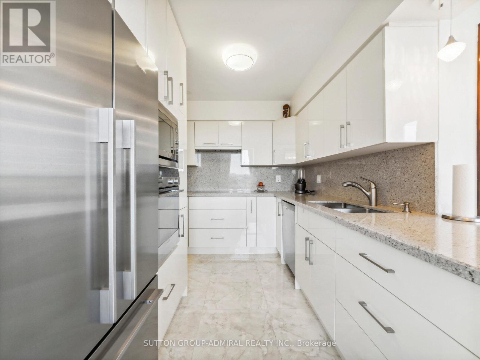 604 - 7 Townsgate Drive, Vaughan, ON