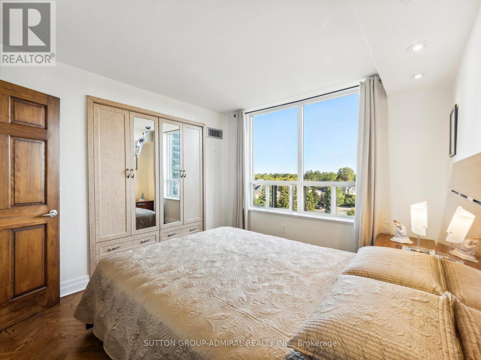 604 - 7 Townsgate Drive, Vaughan, ON