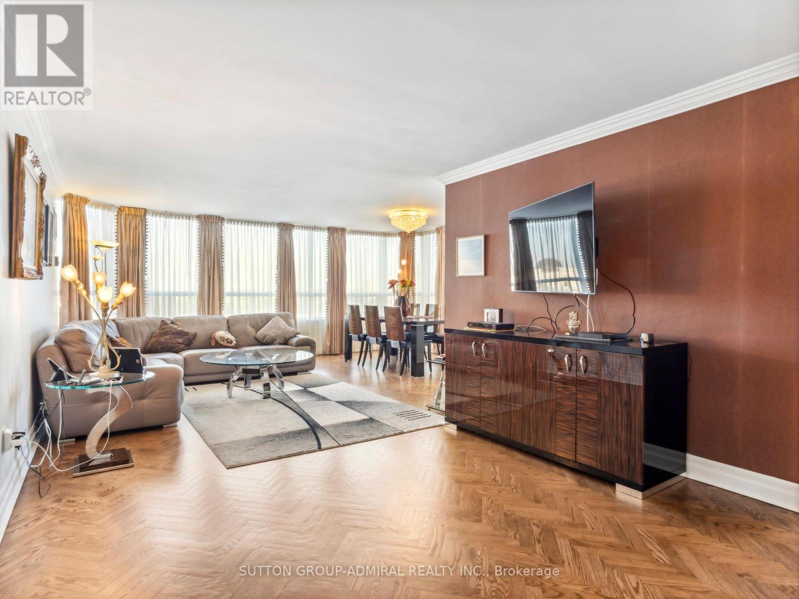 604 - 7 Townsgate Drive, Vaughan, ON