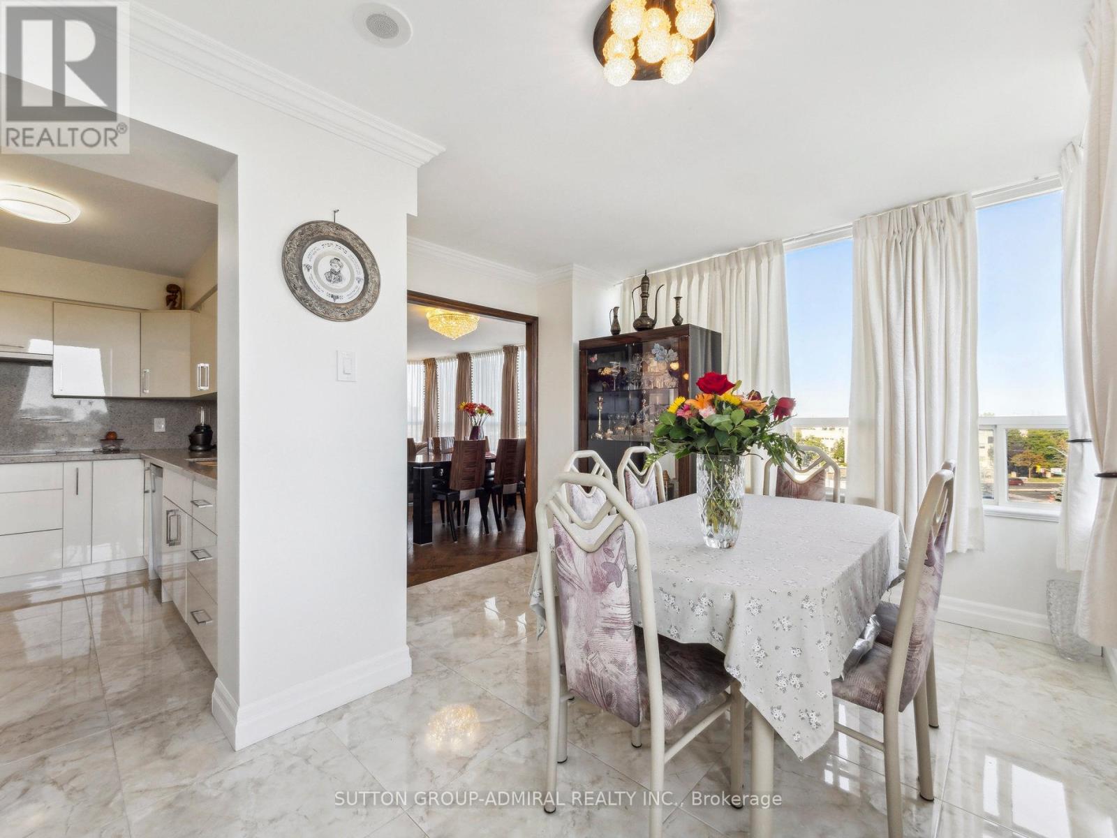 604 - 7 Townsgate Drive, Vaughan, ON