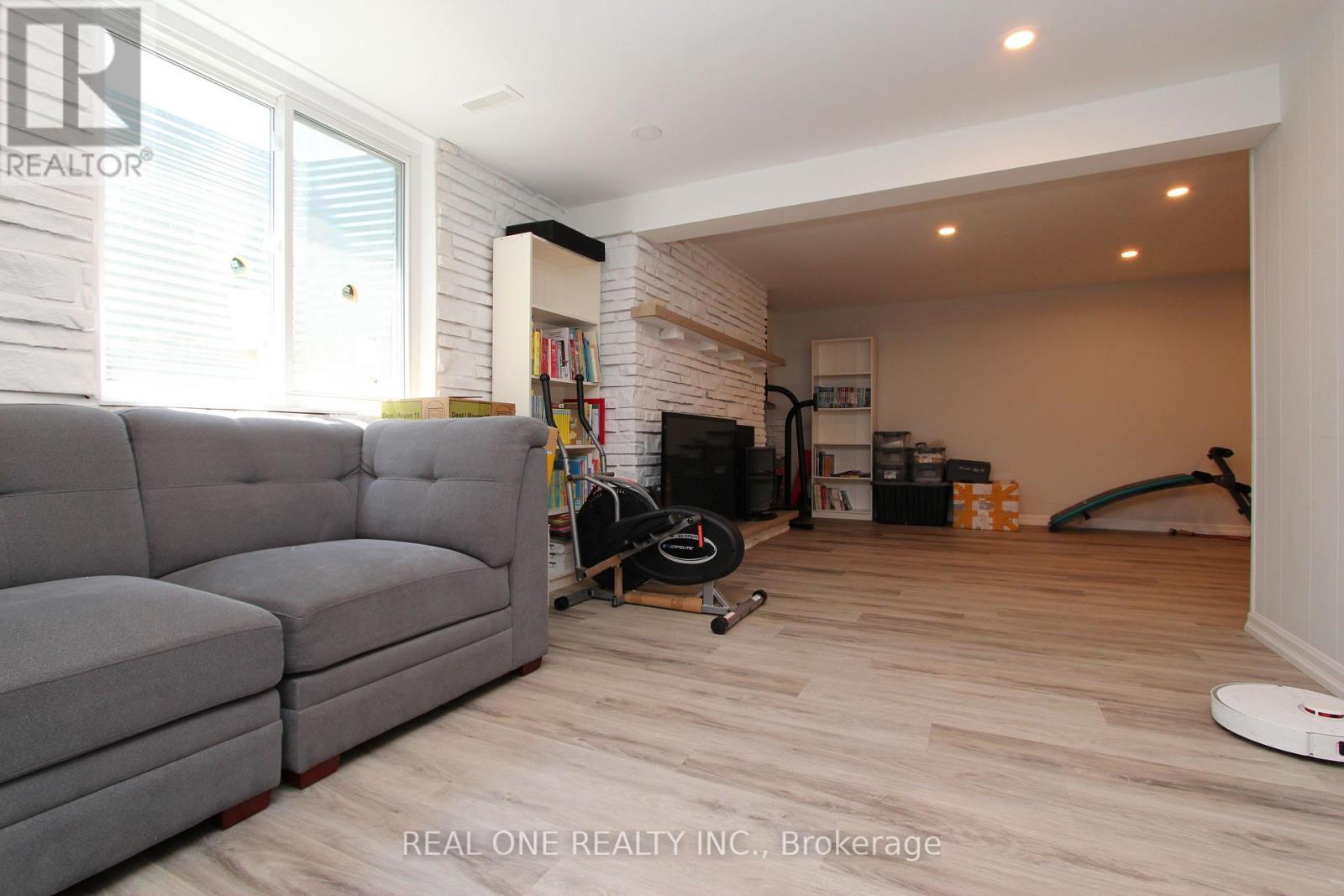 25 Bigwin Drive, Aurora, ON