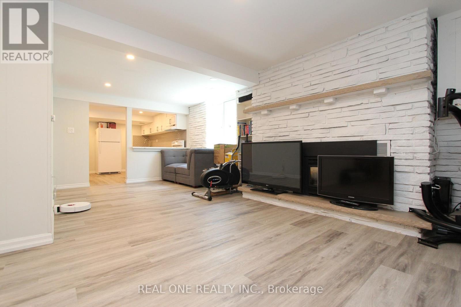 25 Bigwin Drive, Aurora, ON