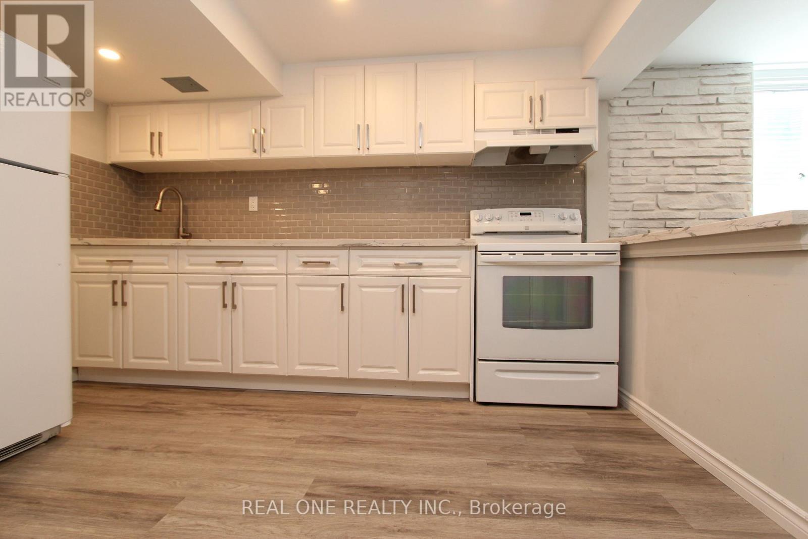 25 Bigwin Drive, Aurora, ON