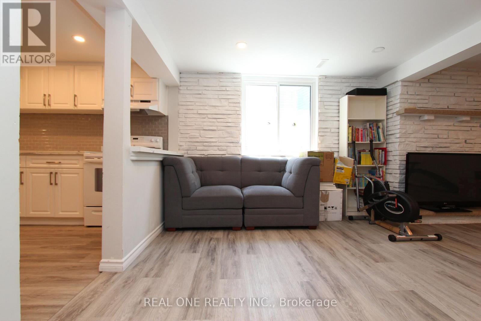 25 Bigwin Drive, Aurora, ON