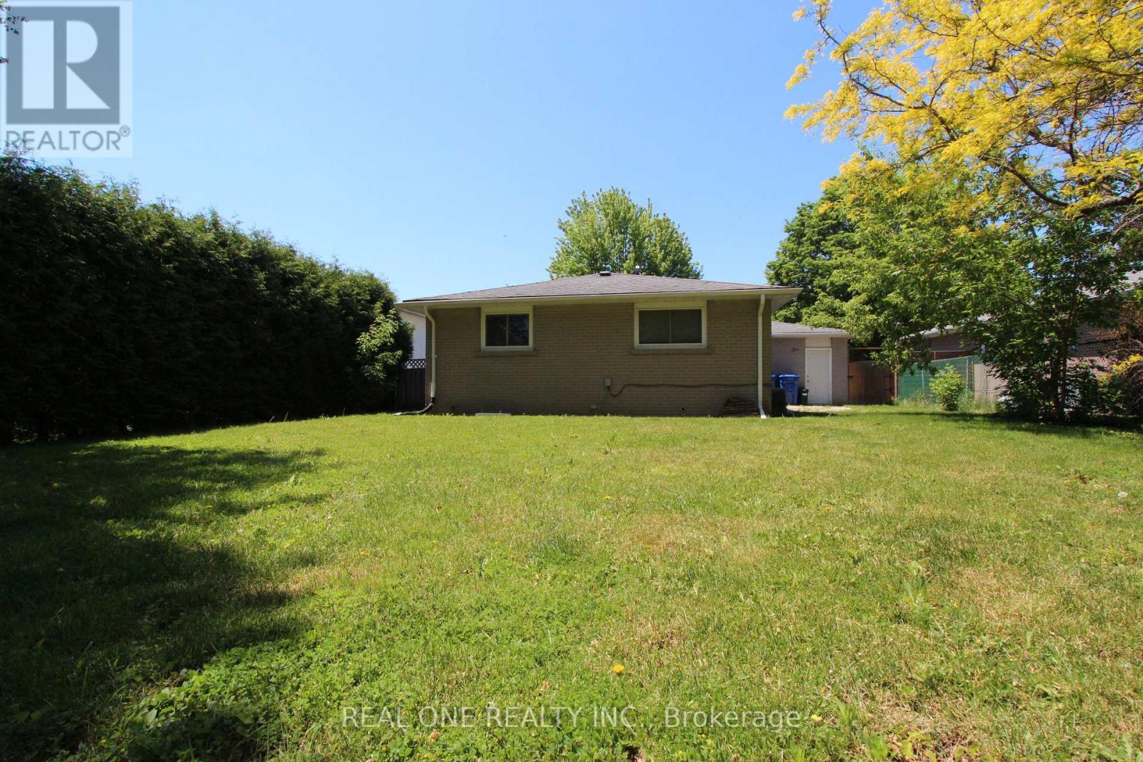 25 Bigwin Drive, Aurora, ON