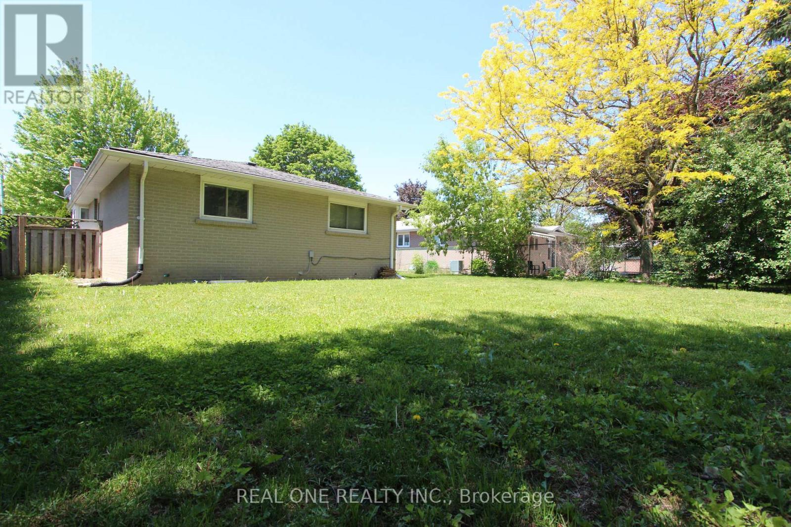 25 Bigwin Drive, Aurora, ON