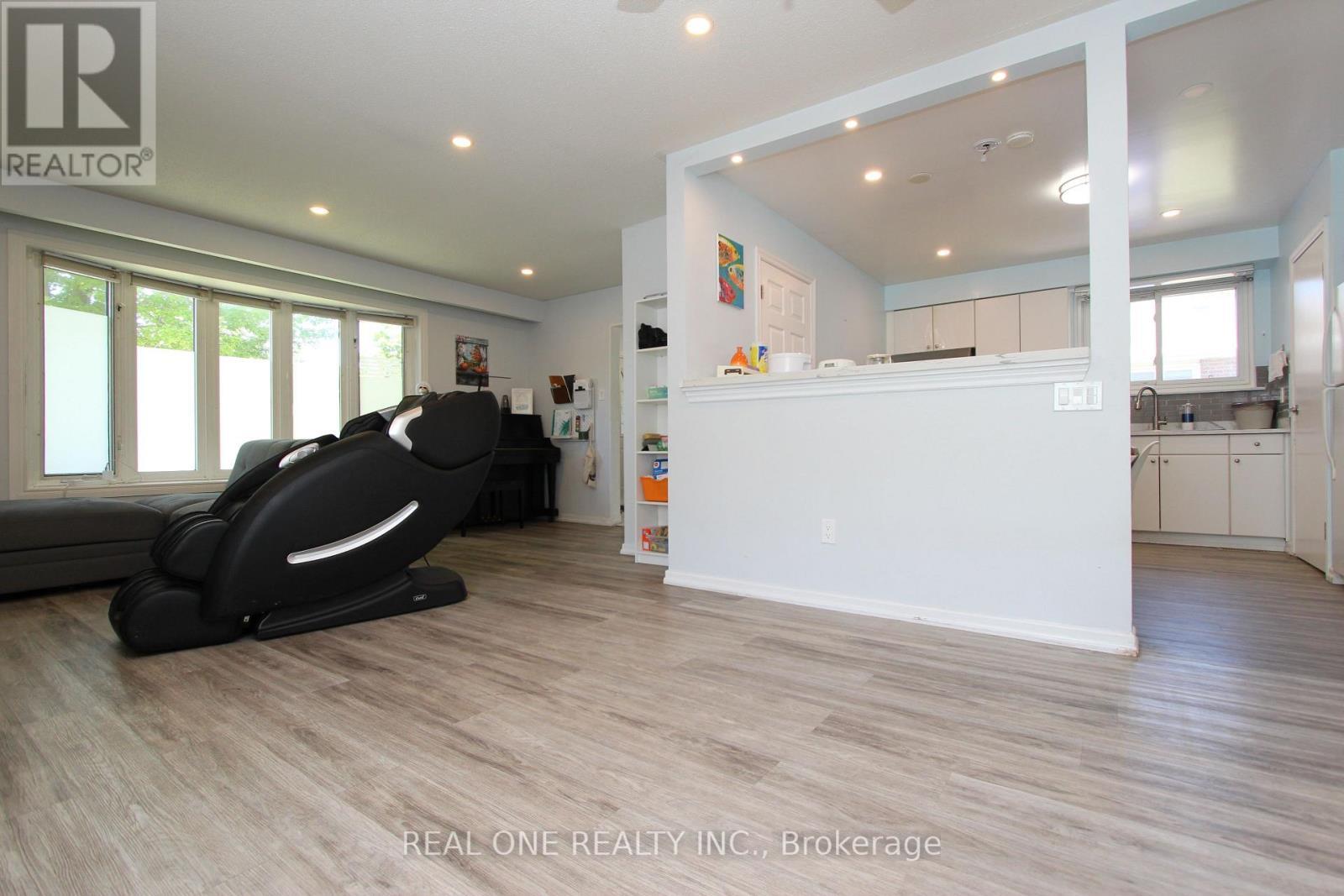25 Bigwin Drive, Aurora, ON