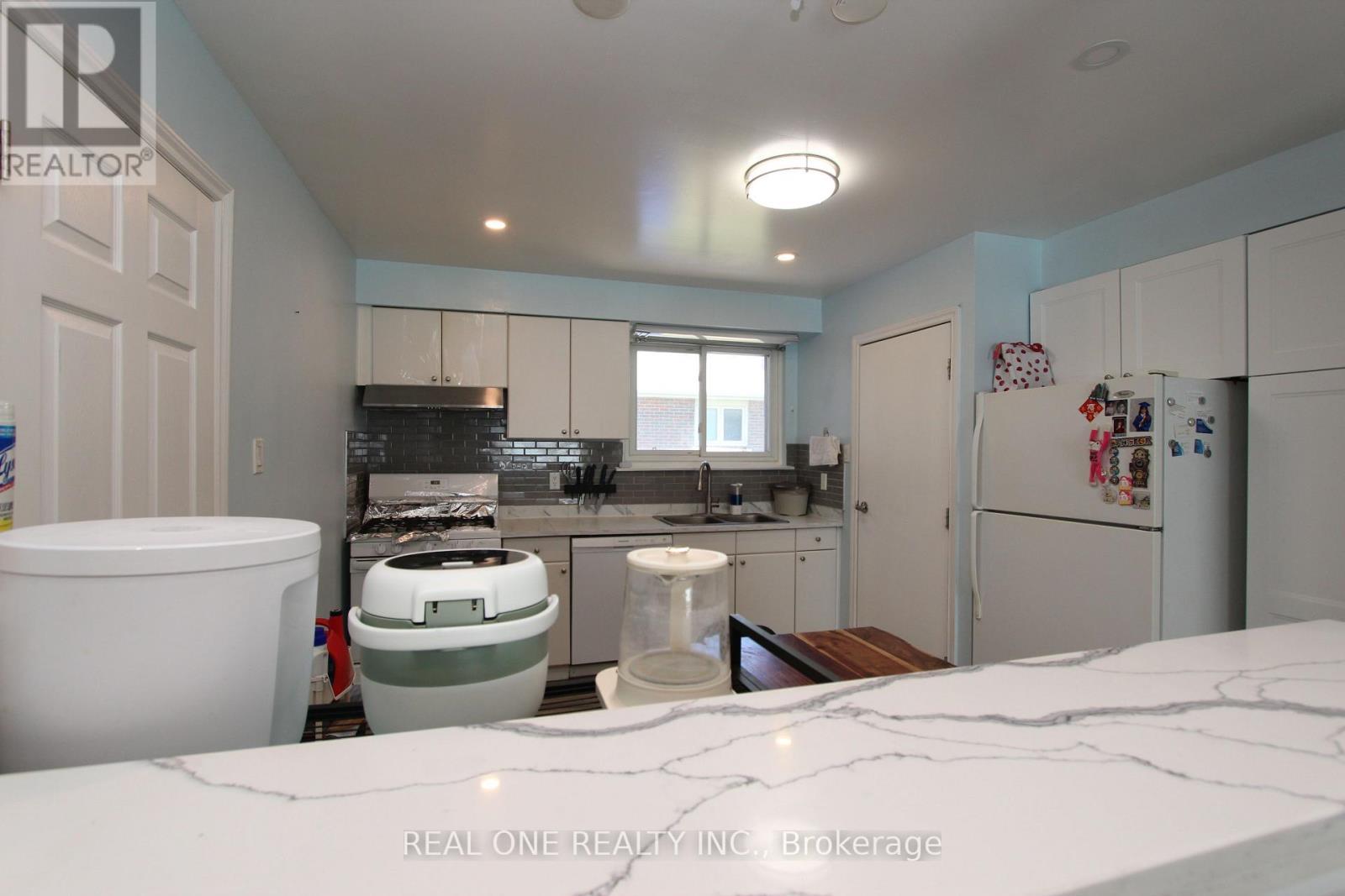 25 Bigwin Drive, Aurora, ON