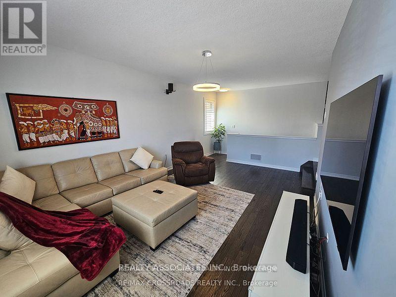 35 Cutts Crescent, Hamilton, ON