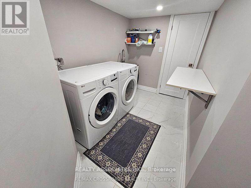 35 Cutts Crescent, Hamilton, ON