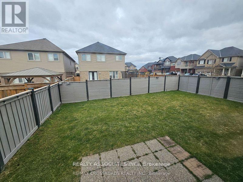 35 Cutts Crescent, Hamilton, ON