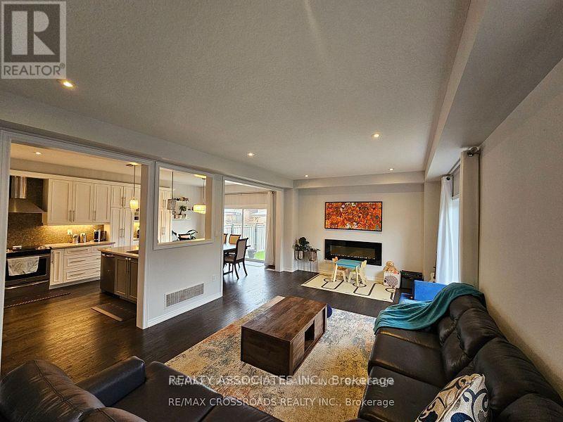 35 Cutts Crescent, Hamilton, ON