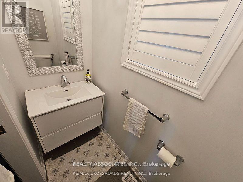 35 Cutts Crescent, Hamilton, ON