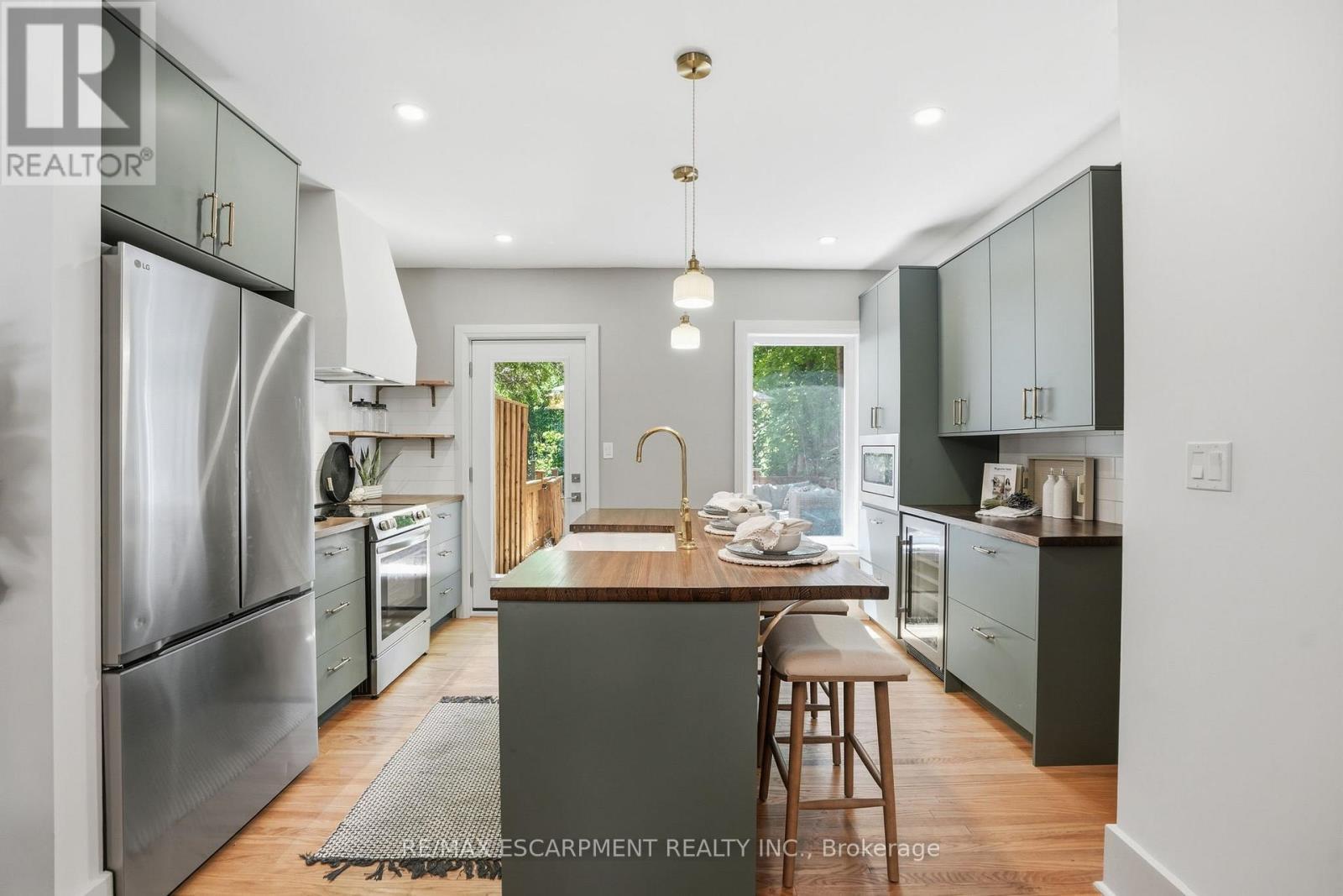 14 Cumberland Avenue, Hamilton, ON