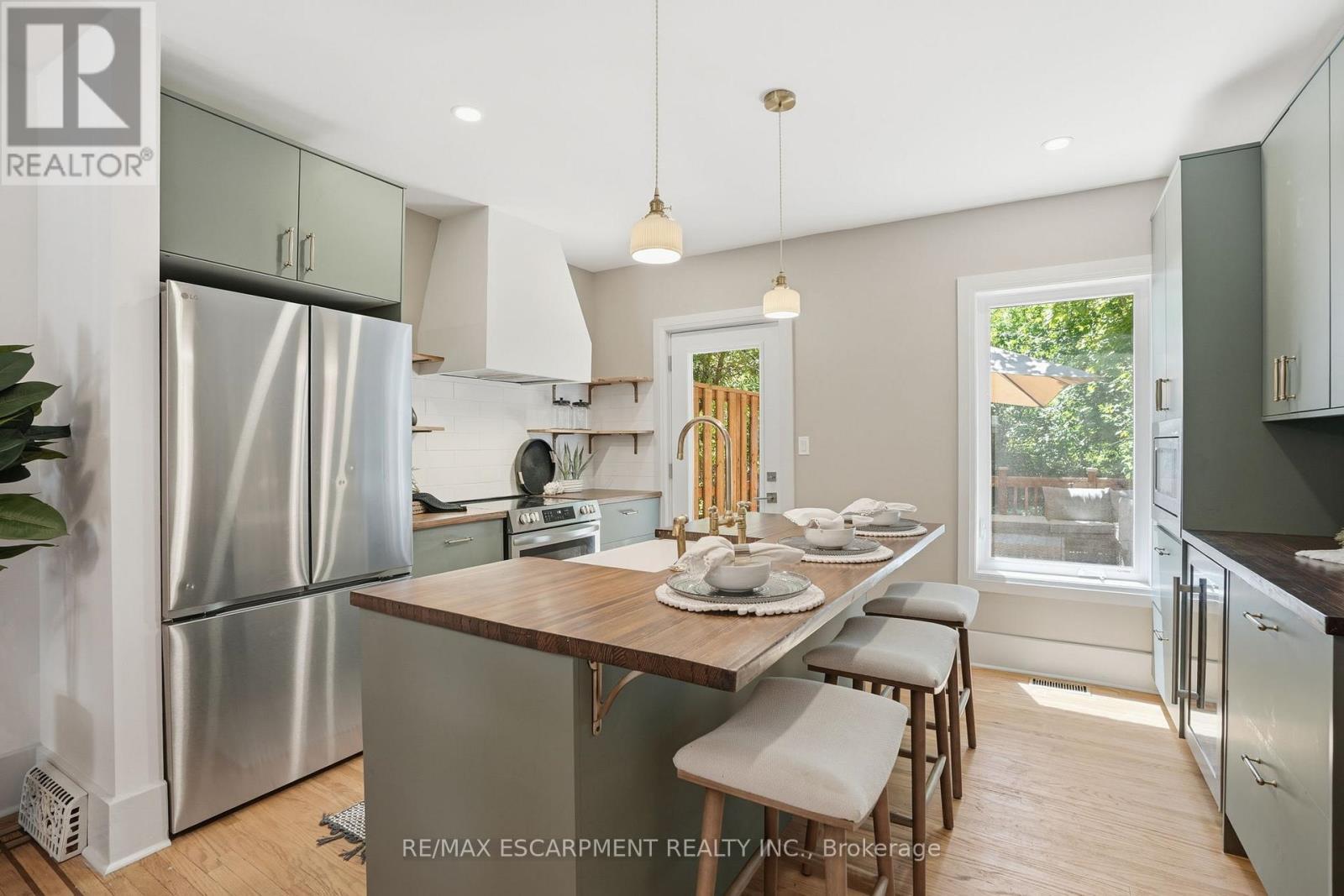 14 Cumberland Avenue, Hamilton, ON