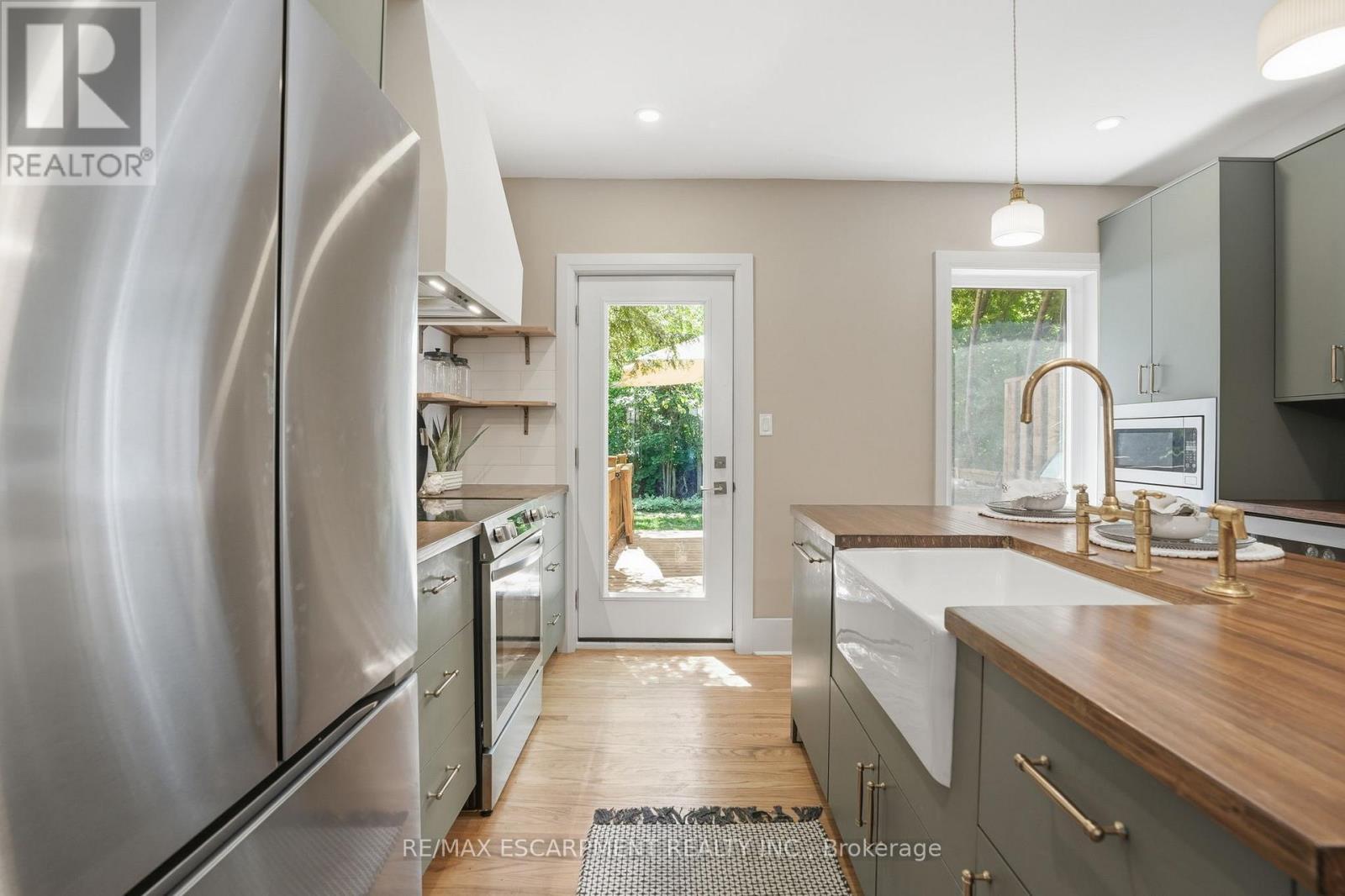14 Cumberland Avenue, Hamilton, ON