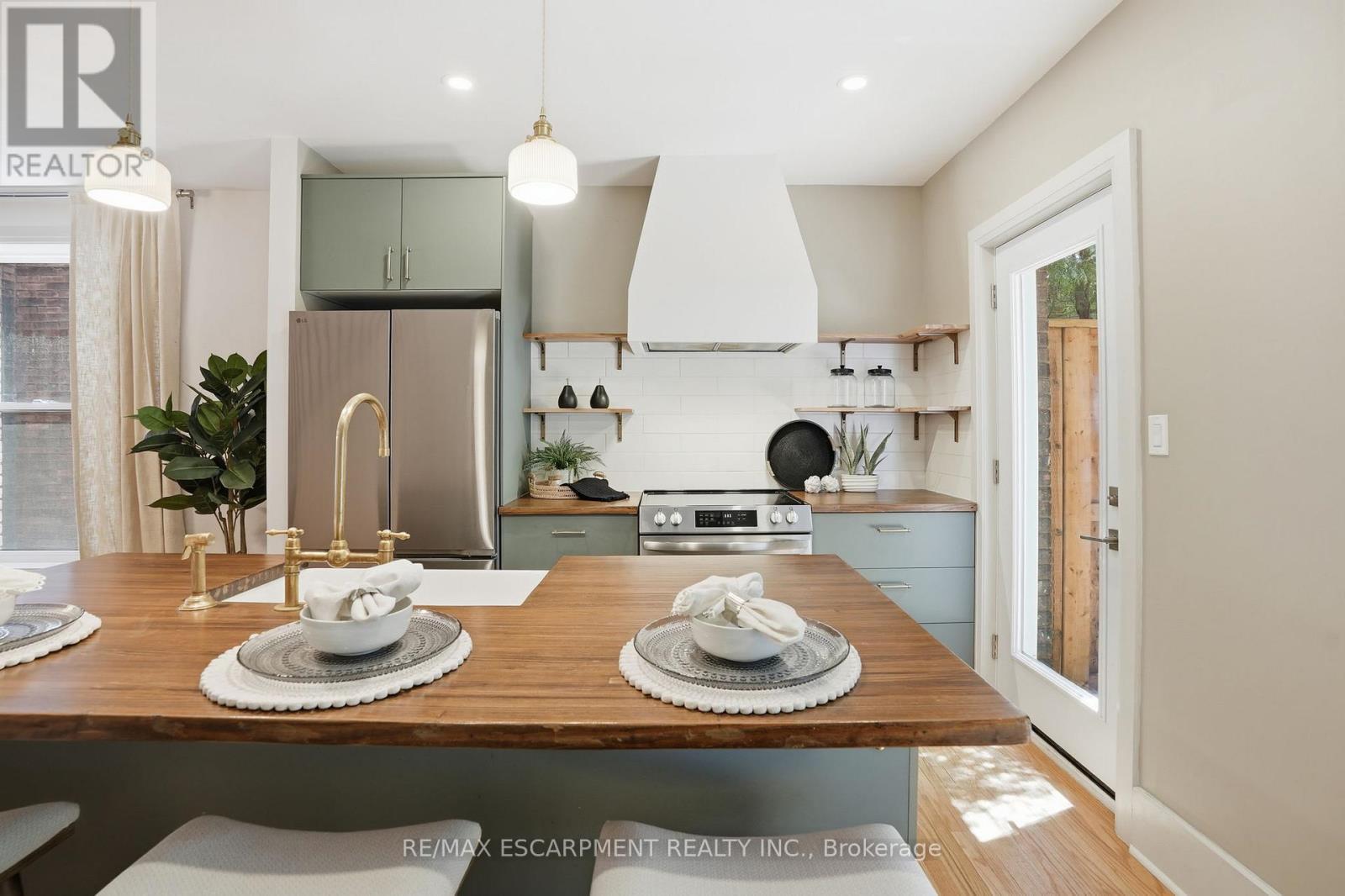 14 Cumberland Avenue, Hamilton, ON