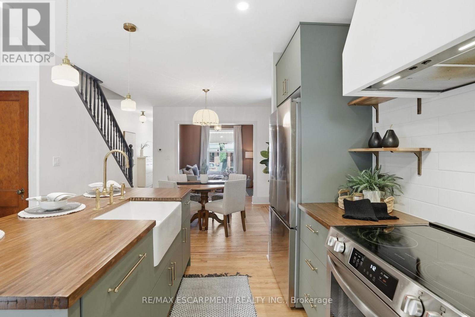 14 Cumberland Avenue, Hamilton, ON