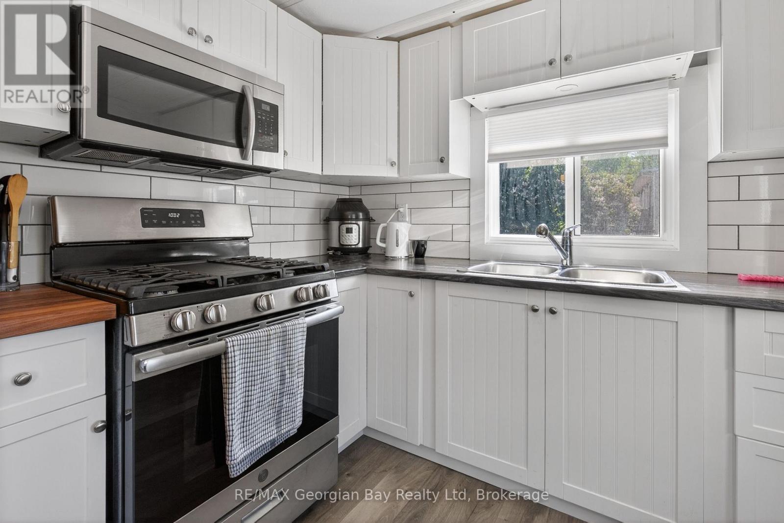 24 Lakeshore Road, Midland, ON