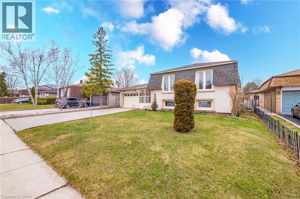 305 Pinegrove Road, Oakville, ON - Outdoor