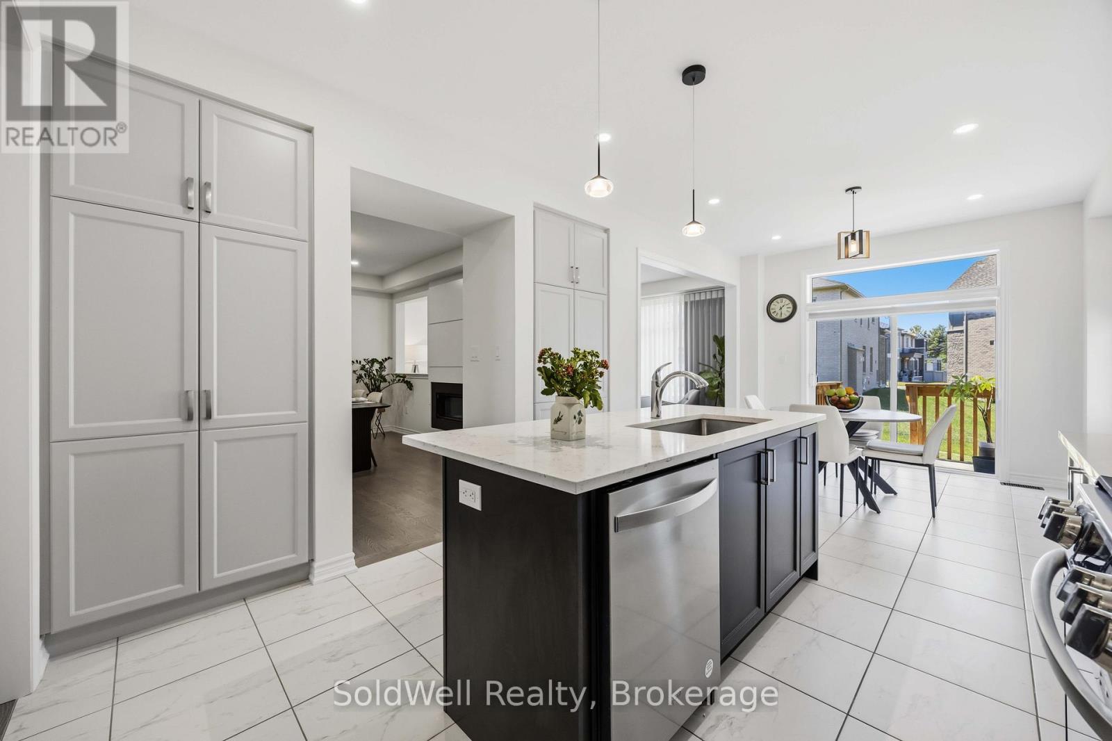182 Silk Twist Drive, East Gwillimbury, ON