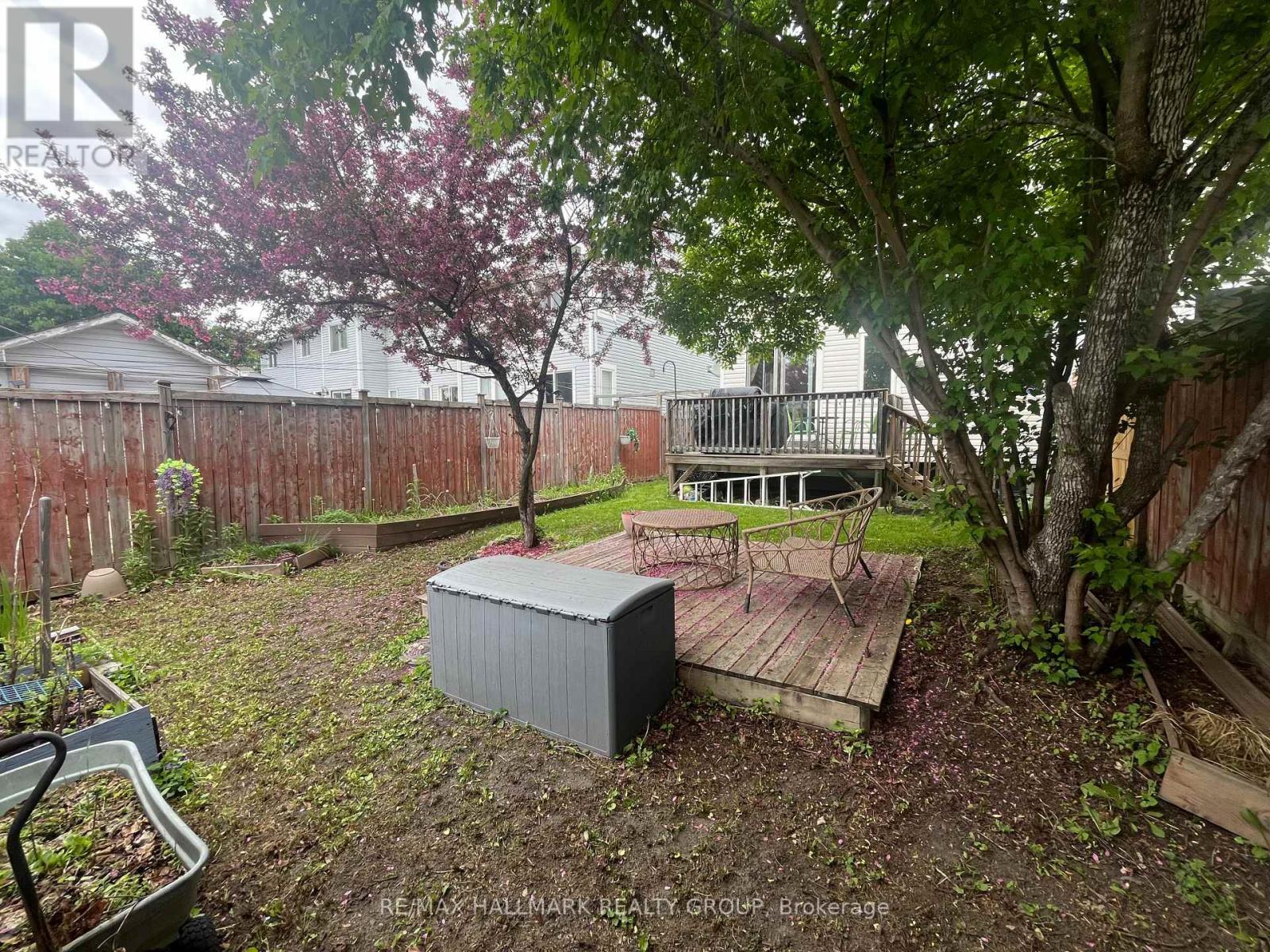 827 Como Crescent, Ottawa, ON