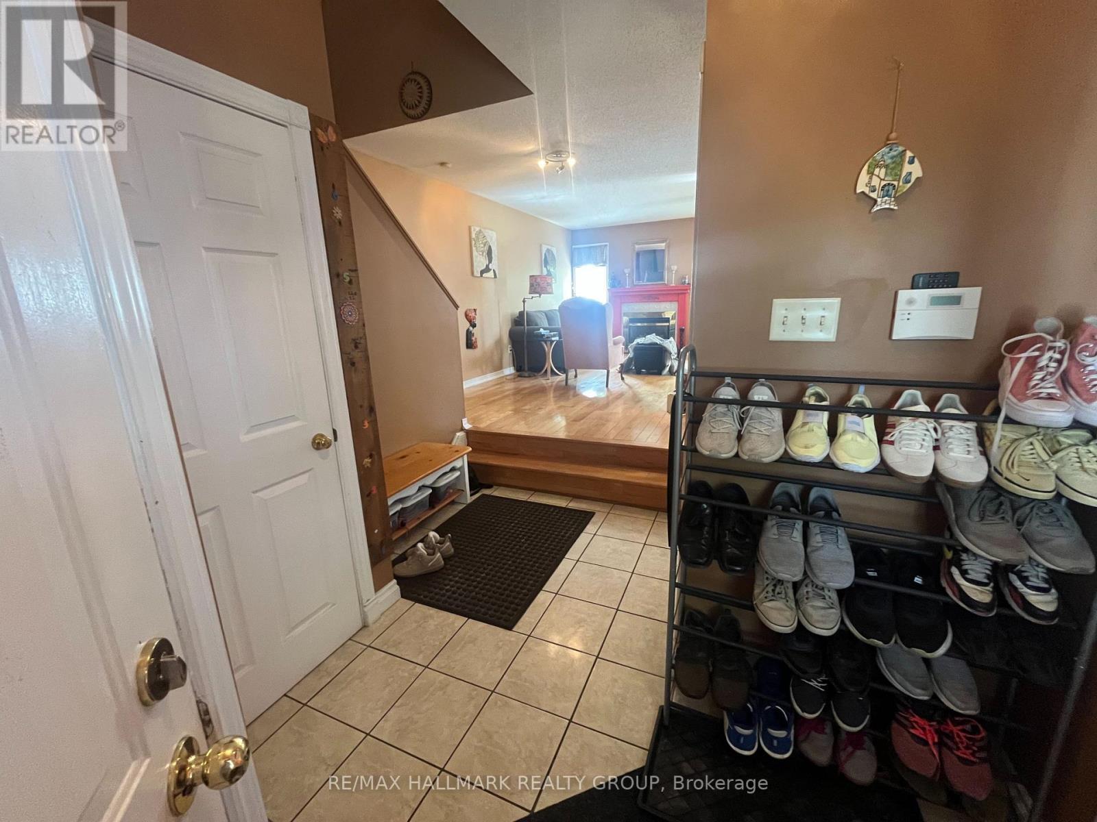 827 Como Crescent, Ottawa, ON