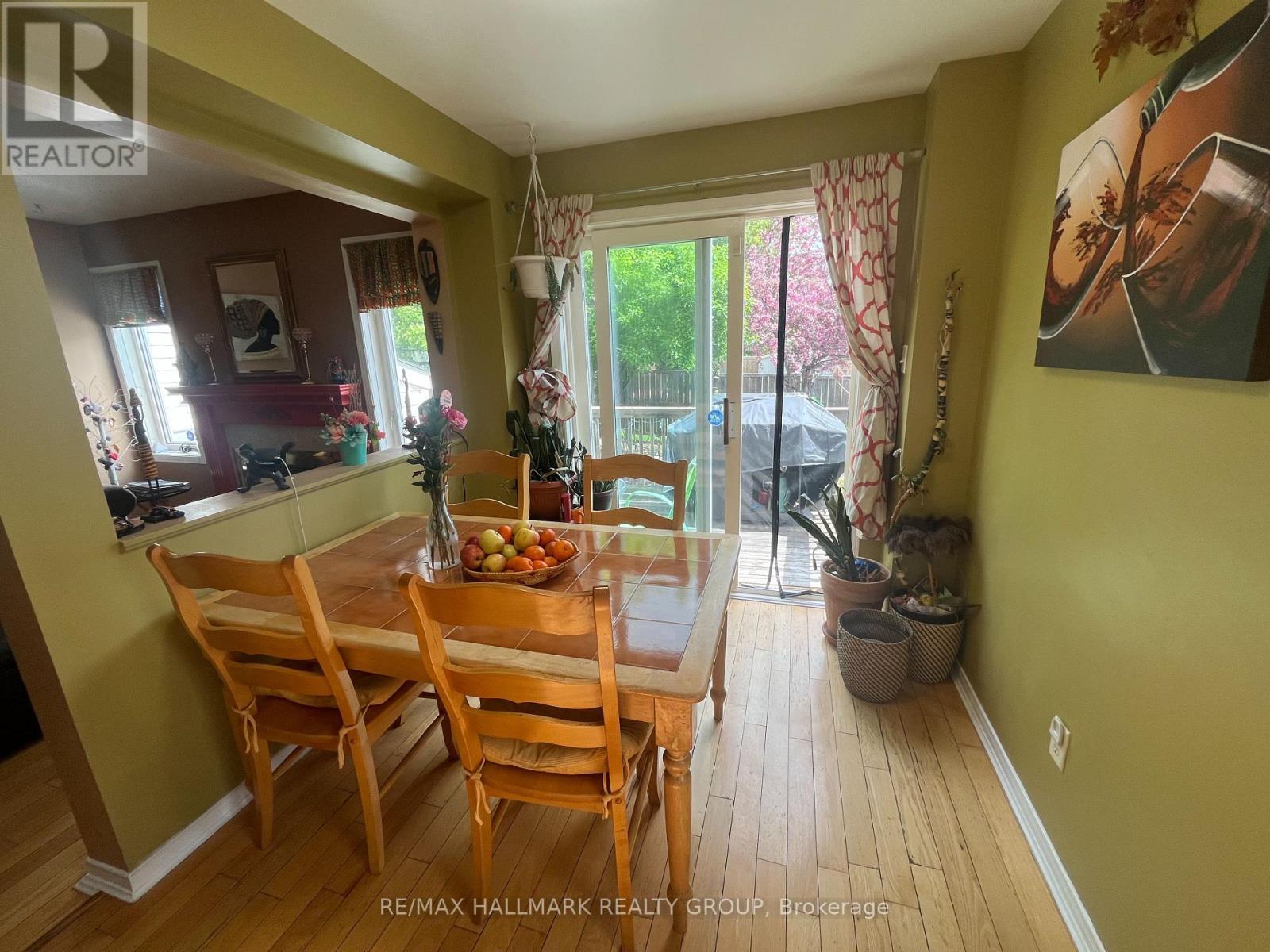 827 Como Crescent, Ottawa, ON