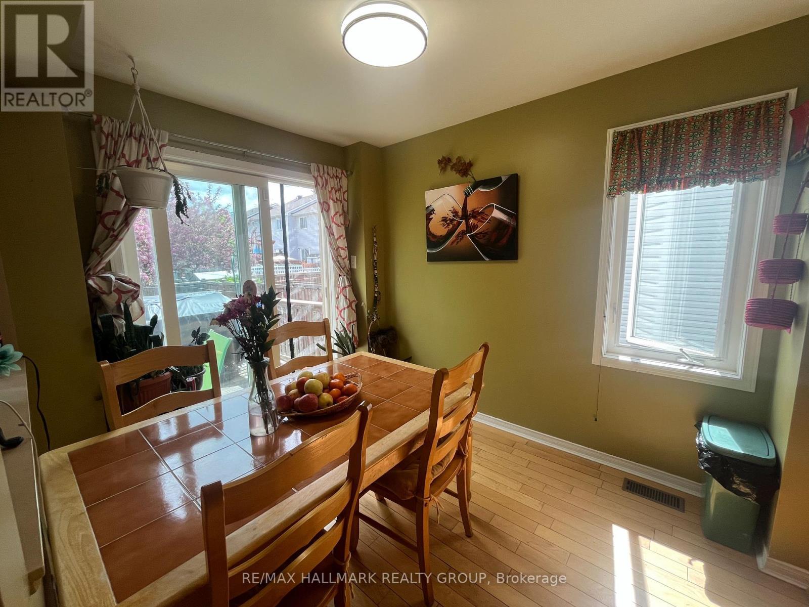 827 Como Crescent, Ottawa, ON