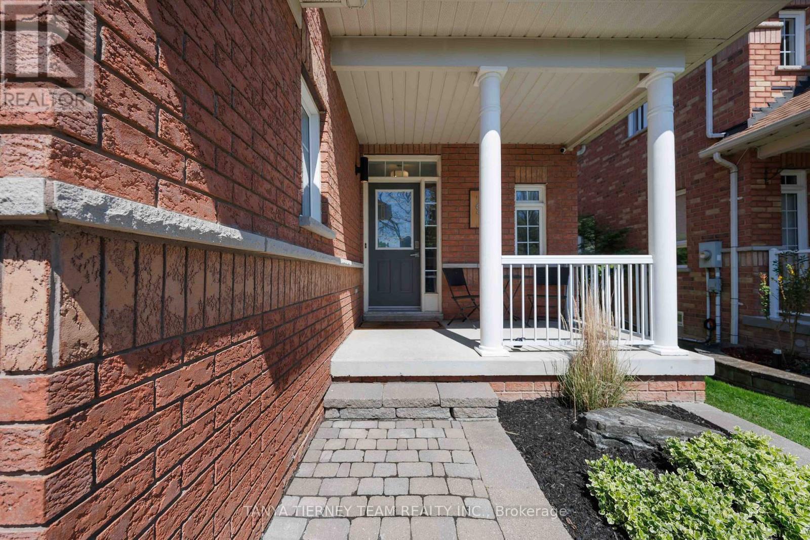 9 Penhurst Drive, Whitby, ON