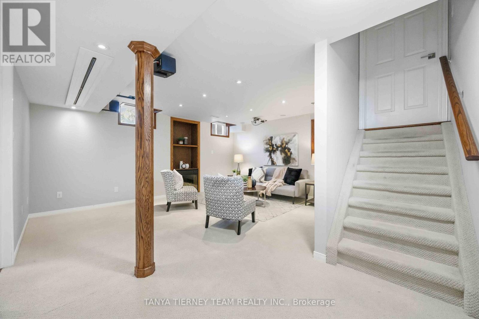 9 Penhurst Drive, Whitby, ON