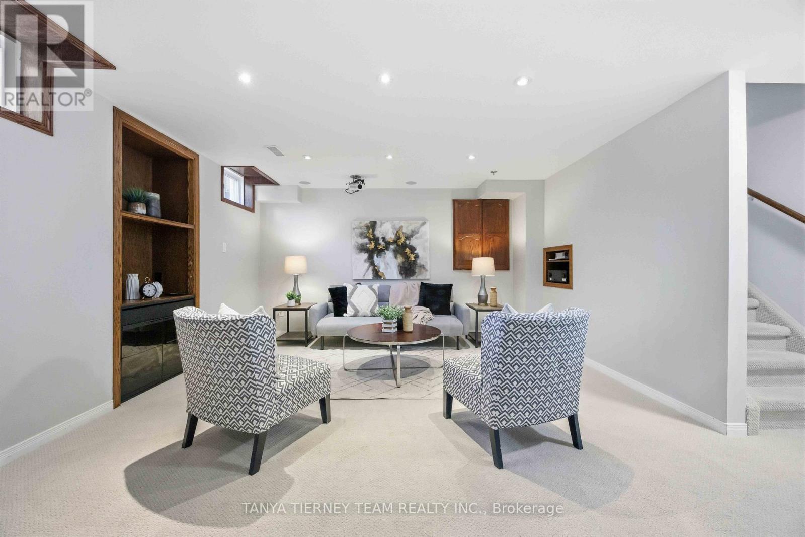 9 Penhurst Drive, Whitby, ON