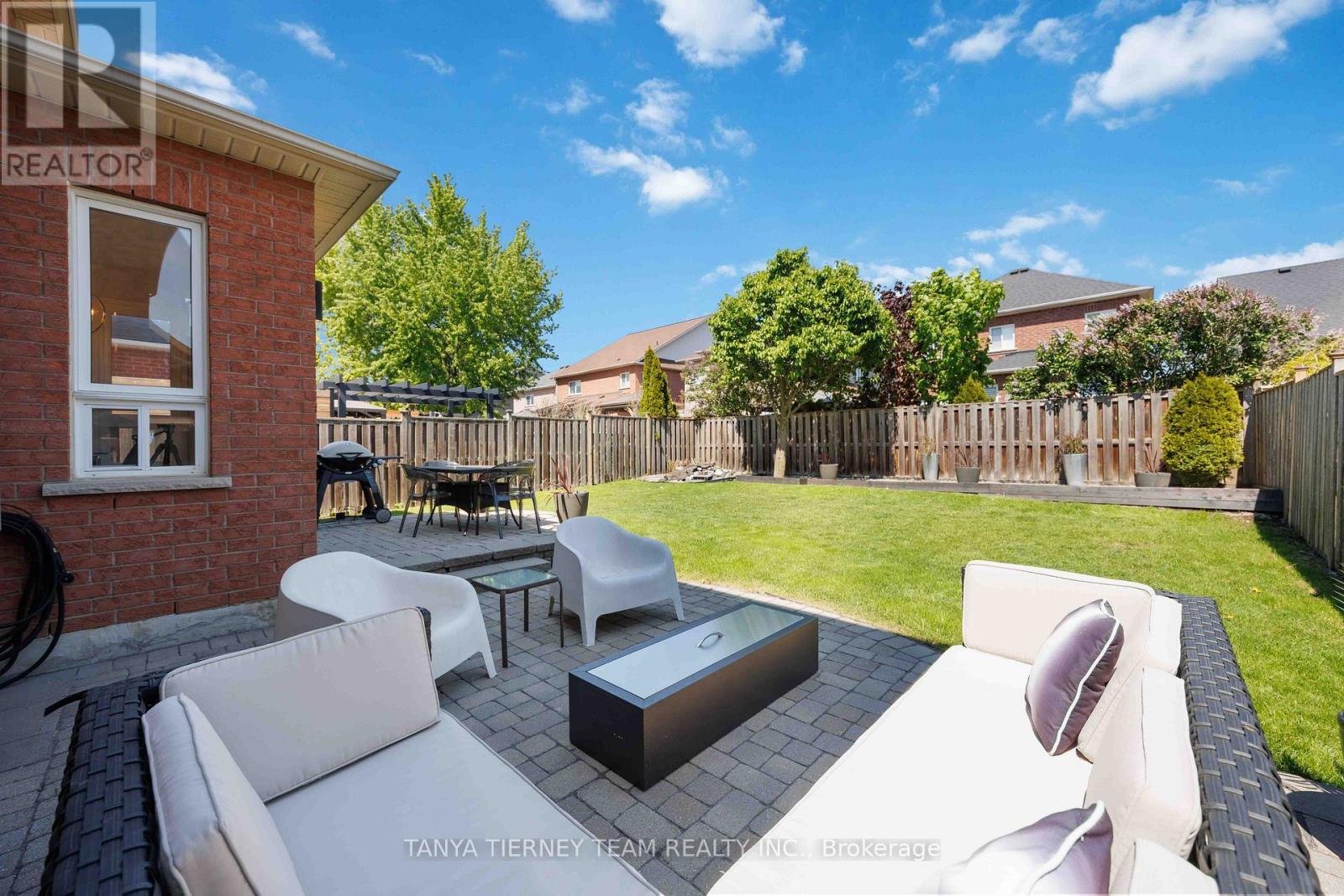 9 Penhurst Drive, Whitby, ON